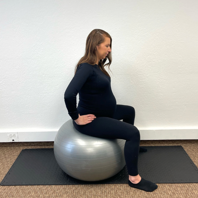 pregnant woman being treated by chiropractor for SPD pregnancy pain