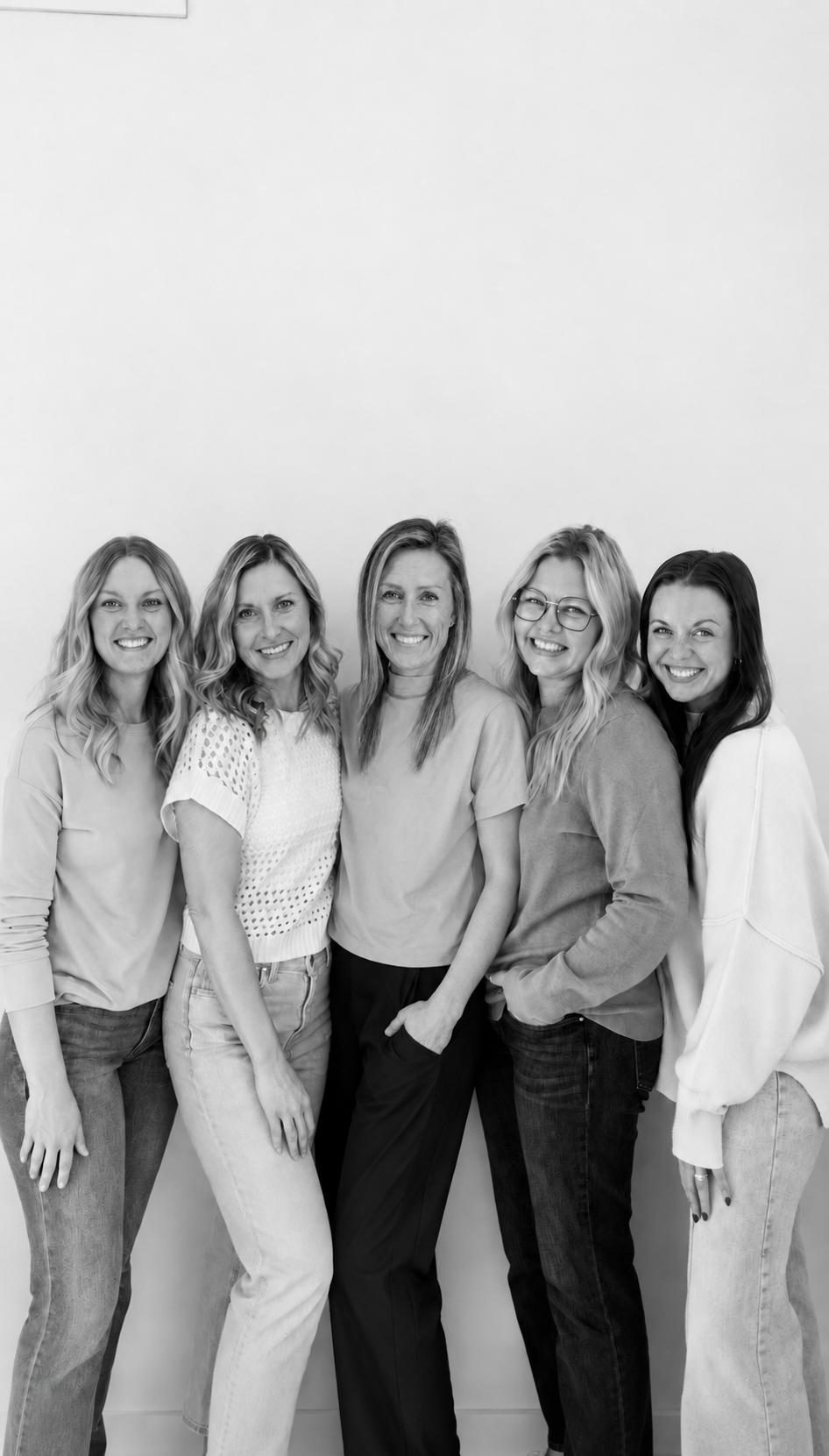 Smiling_Friends_in_a_Bright_Studio.png